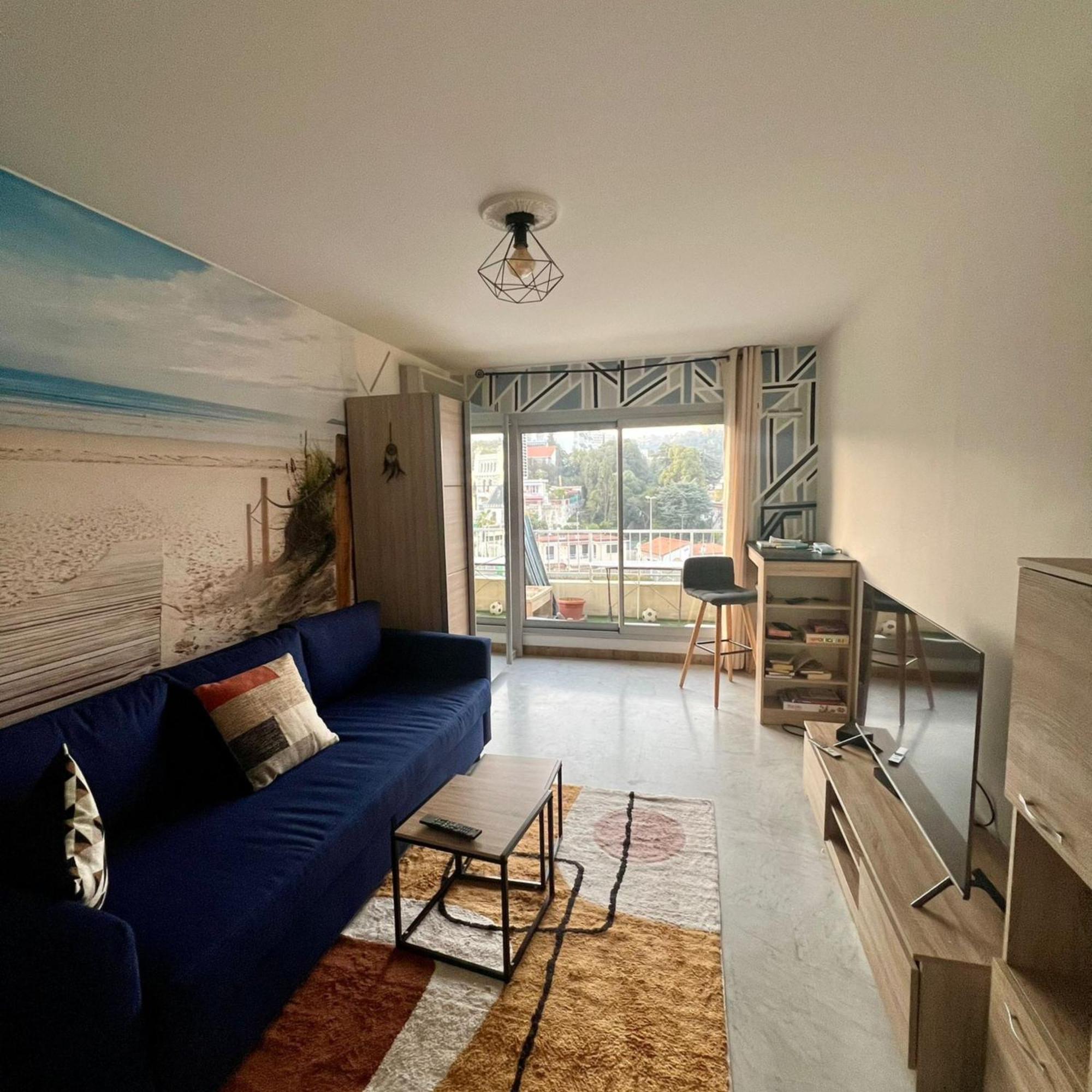 Cozy Near Promenade Apartment