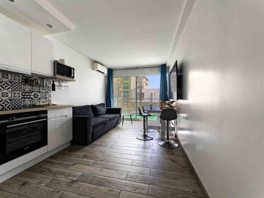 1 Min To Bedroom Flat With 2 Ac And Parking In Summer * Nice