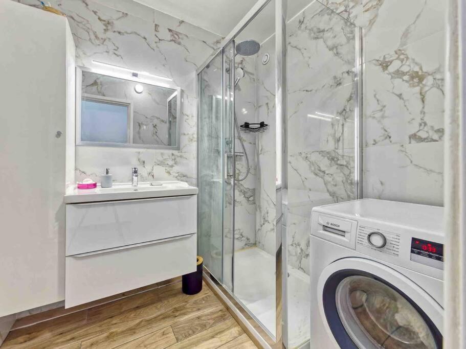 1 Min To Bedroom Flat With 2 Ac And Parking In Summer