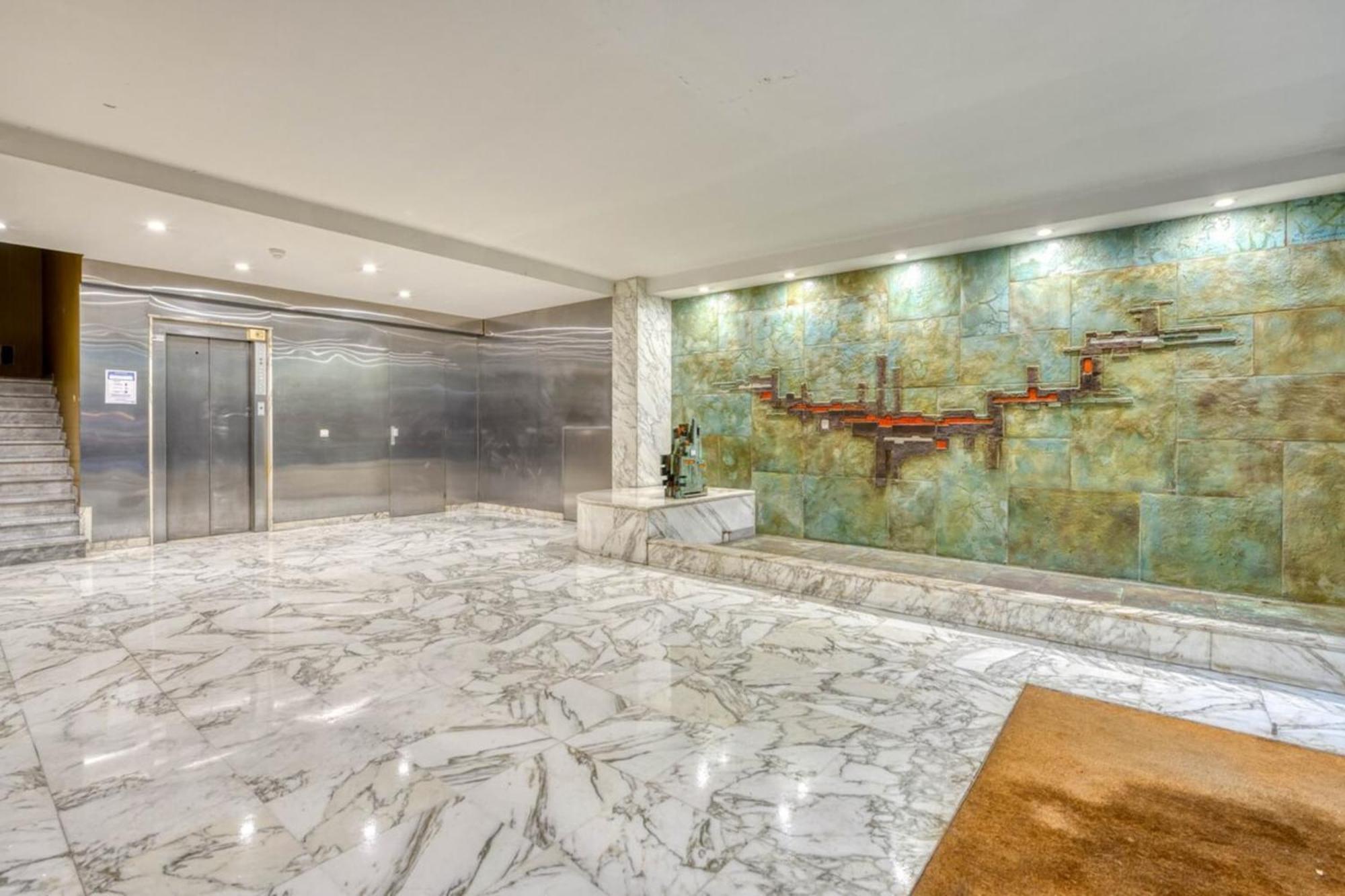 Close To Hyper Amenities * Nice