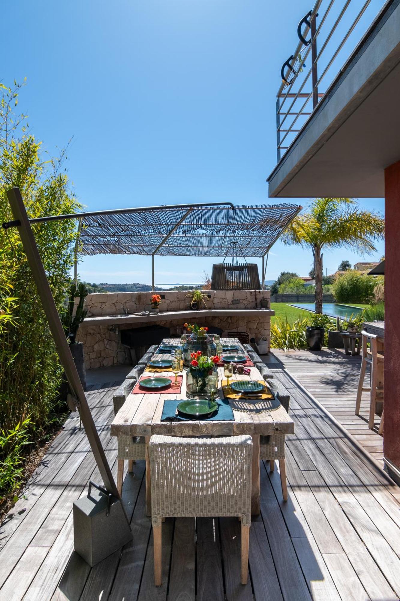 De Luxe Piscine Vue *