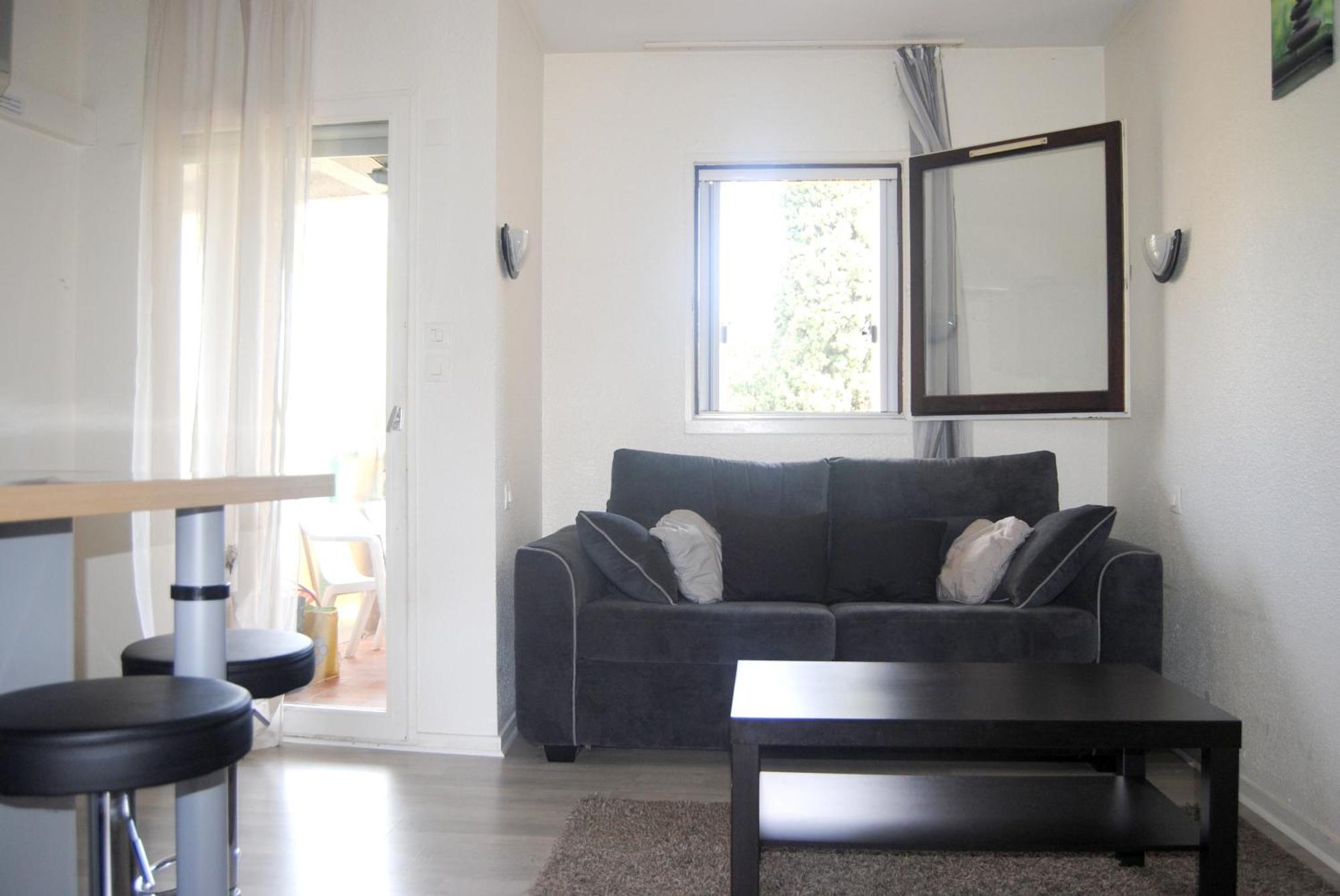 Confortable A 25 M² Avec Piscine Partagee Nice