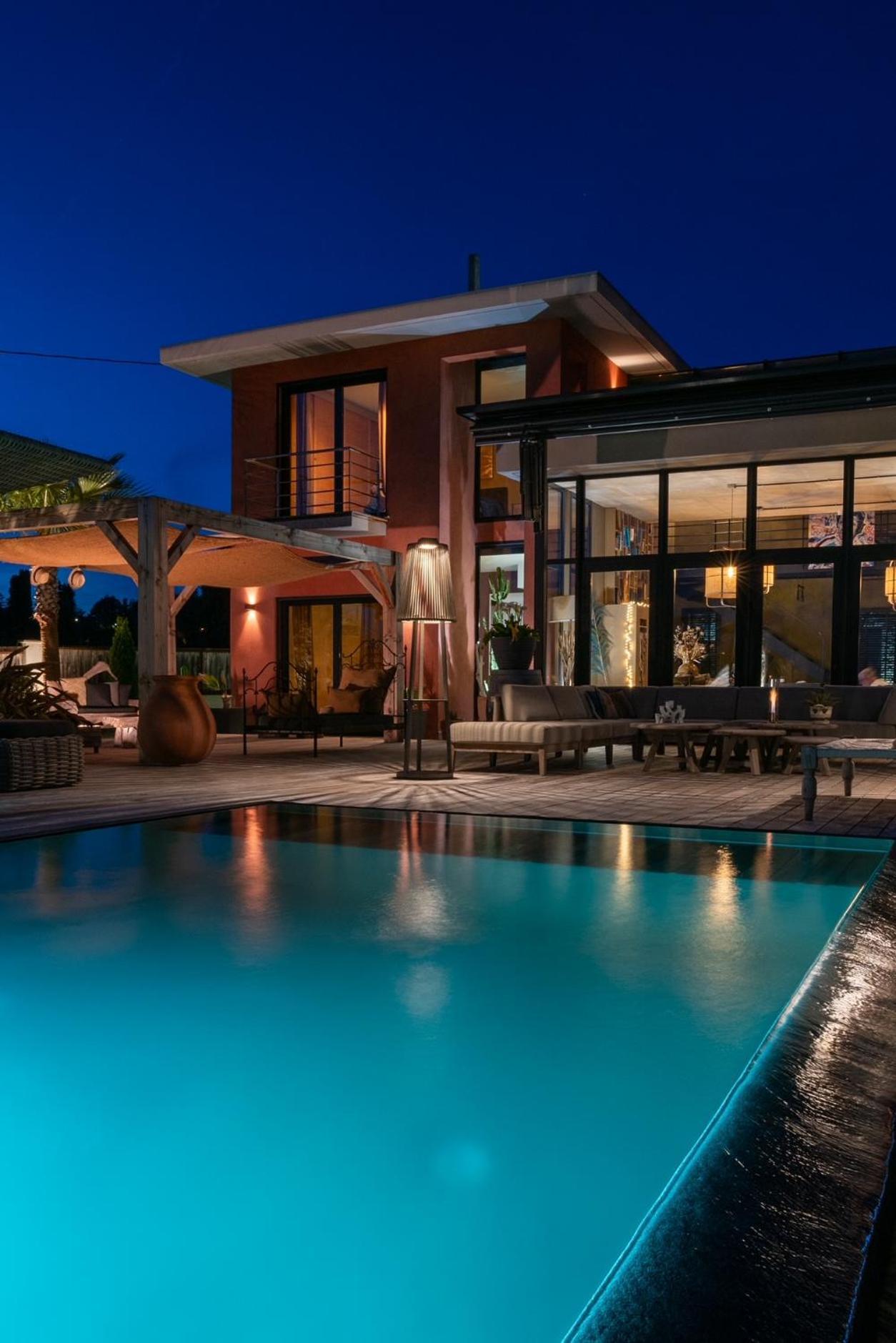 De Luxe Piscine Vue *