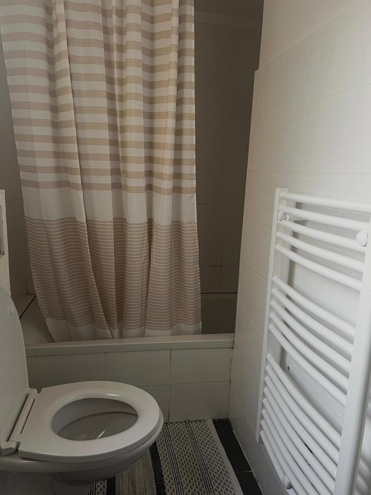 Cozy Near Promenade Apartment *