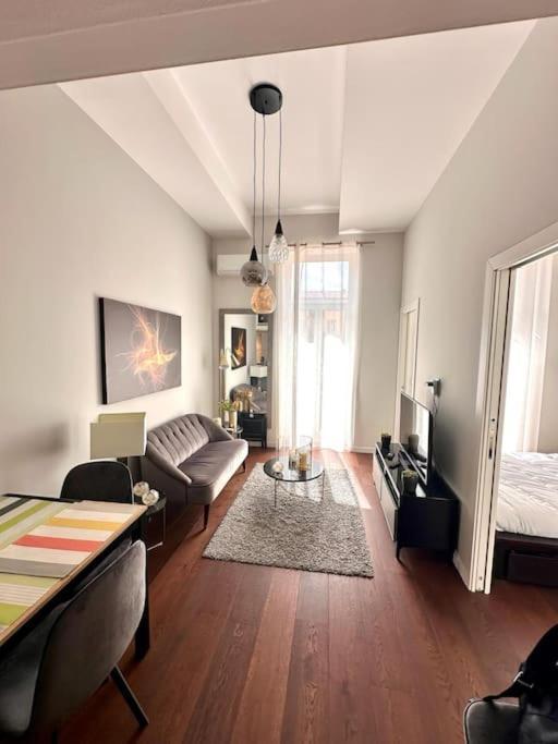 Grimaldi - Superbe T2 Proche De La Promenade Des Anglais *