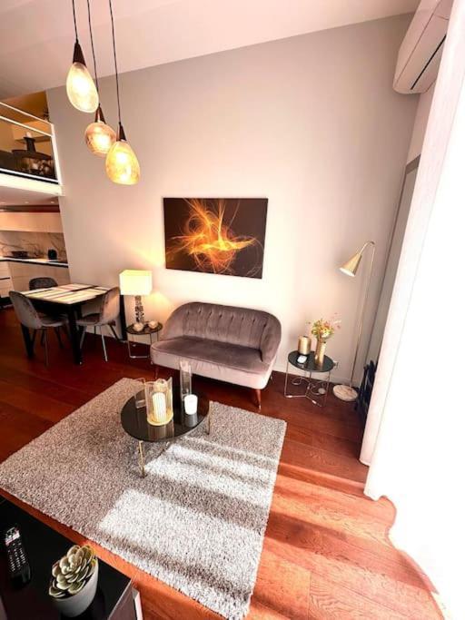 Grimaldi - Superbe T2 Proche De La Promenade Des Anglais *