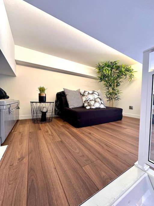 Grimaldi - Superbe T2 Proche De La Promenade Des Anglais *