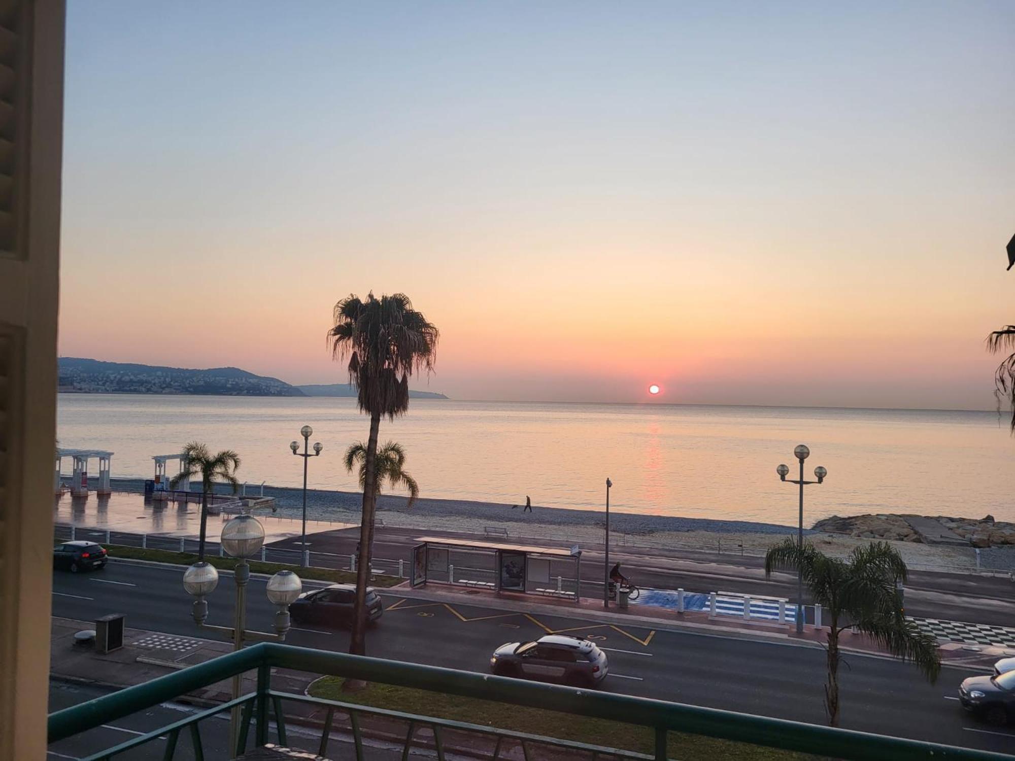 Promenade Des Apartment *