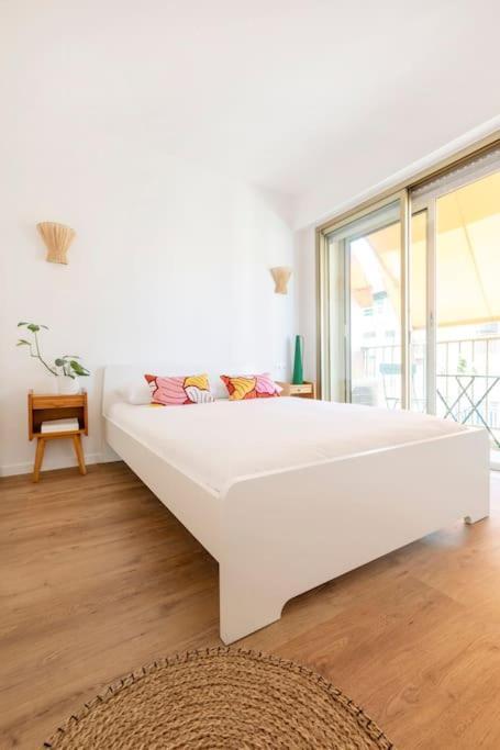 L2 2p Moliere Balcons/ac/wifi/5mins Tram & 10mins Apartment