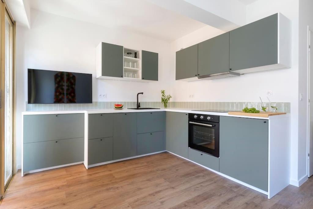 L2 2p Moliere Balcons/ac/wifi/5mins Tram & 10mins Apartment