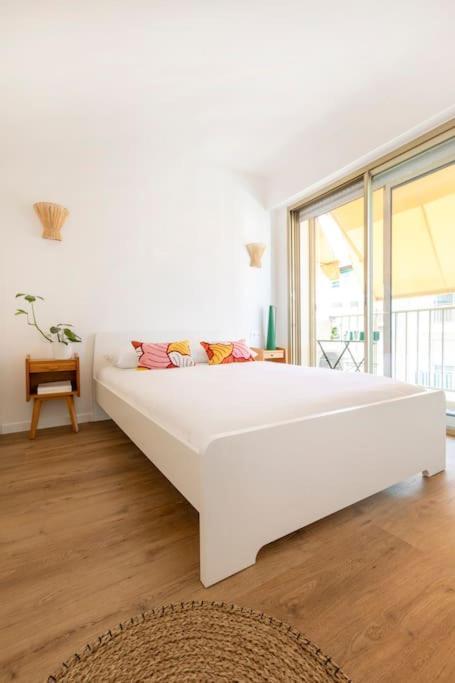 Apartment L2 2p Moliere Balcons/ac/wifi/5mins Tram & 10mins