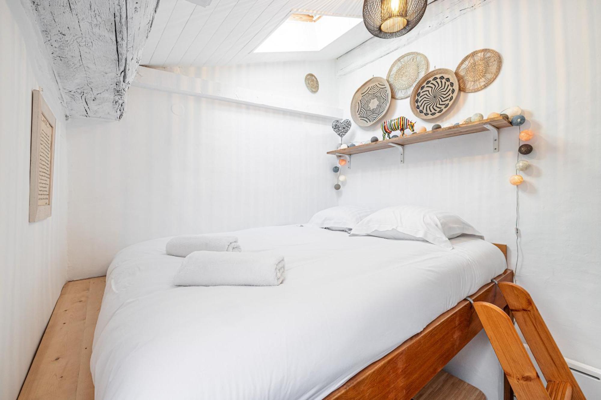 Quiet 1 Bdr At Port * Nice