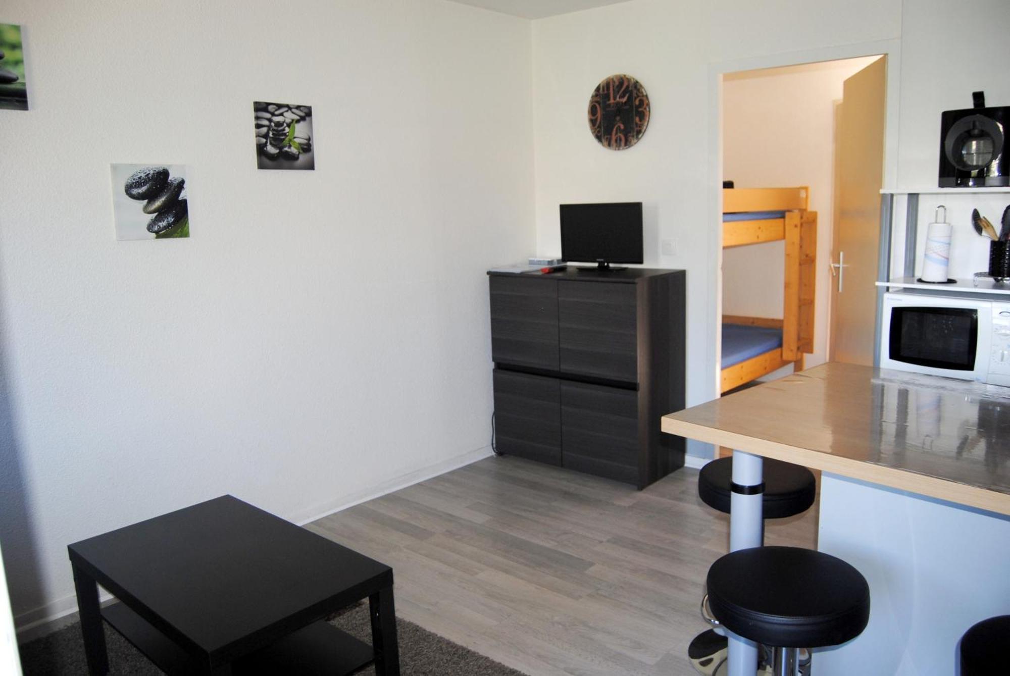 Confortable A 25 M² Avec Piscine Partagee * Nice