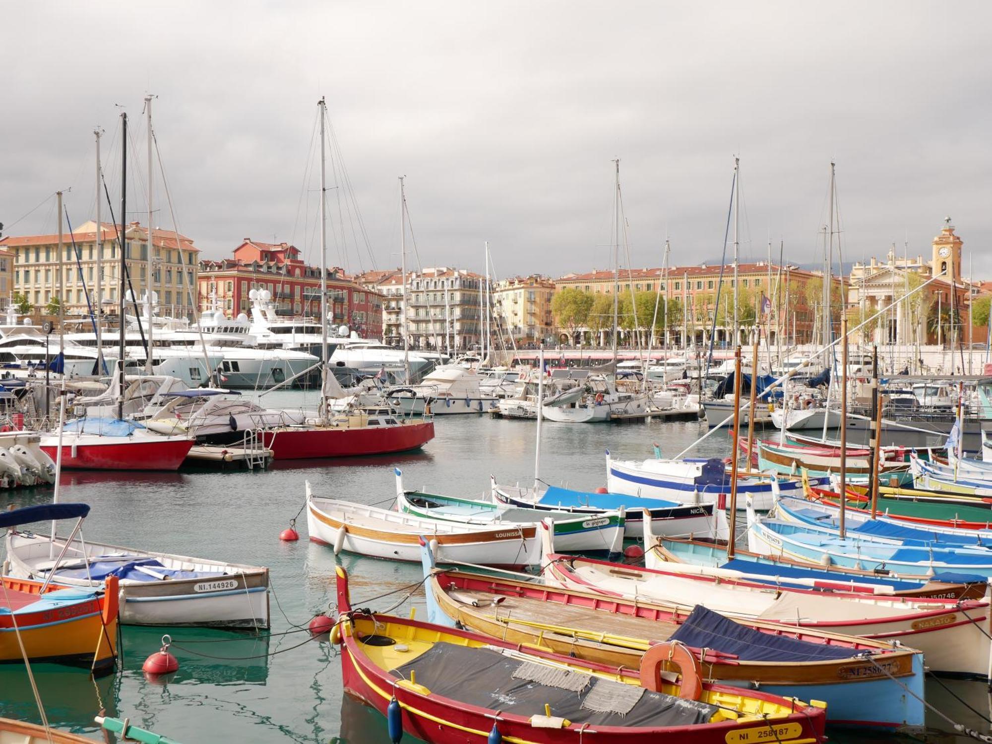 Lovely - Port De