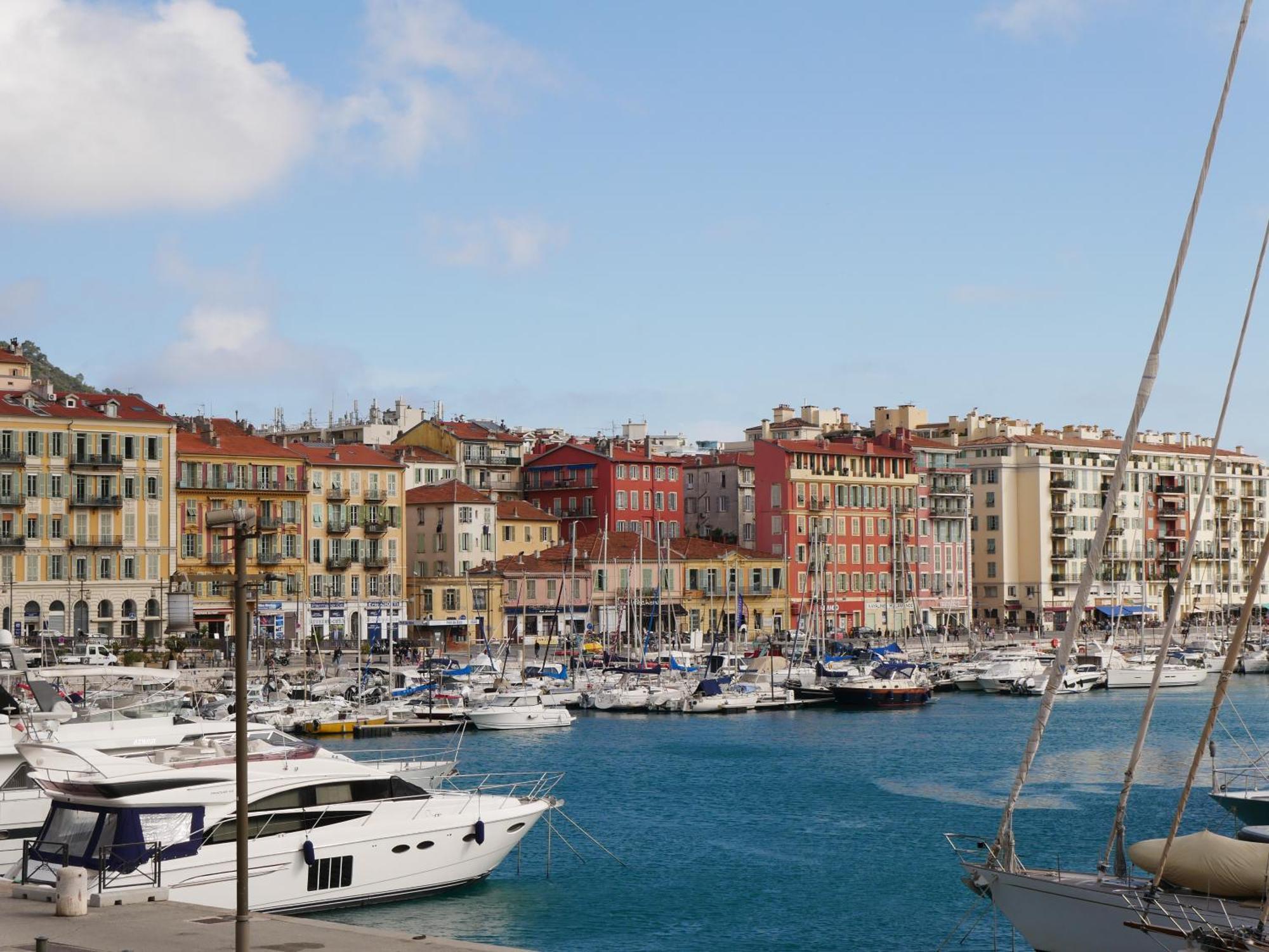 Lovely - Port De * Nice