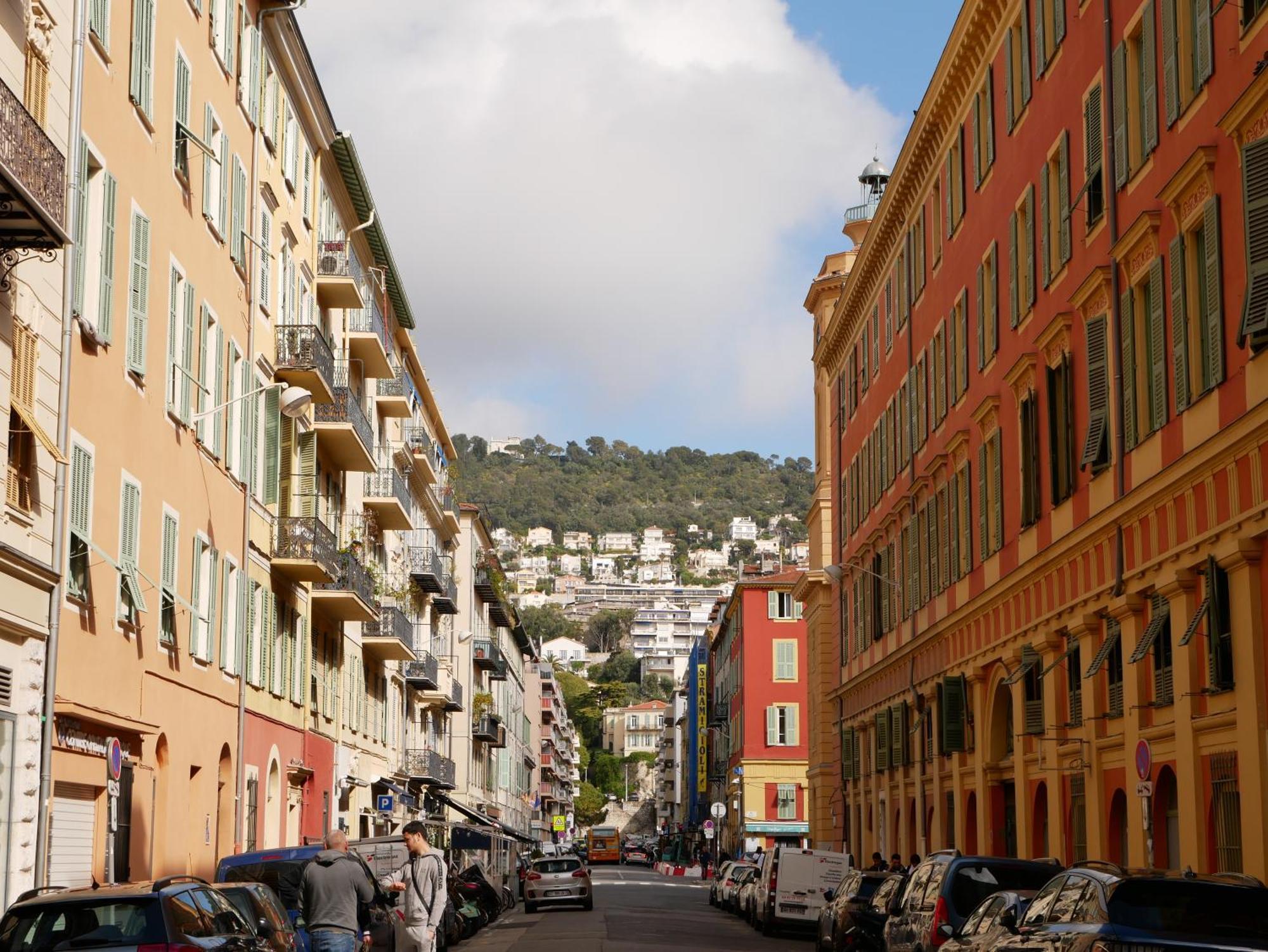 Lovely - Port De