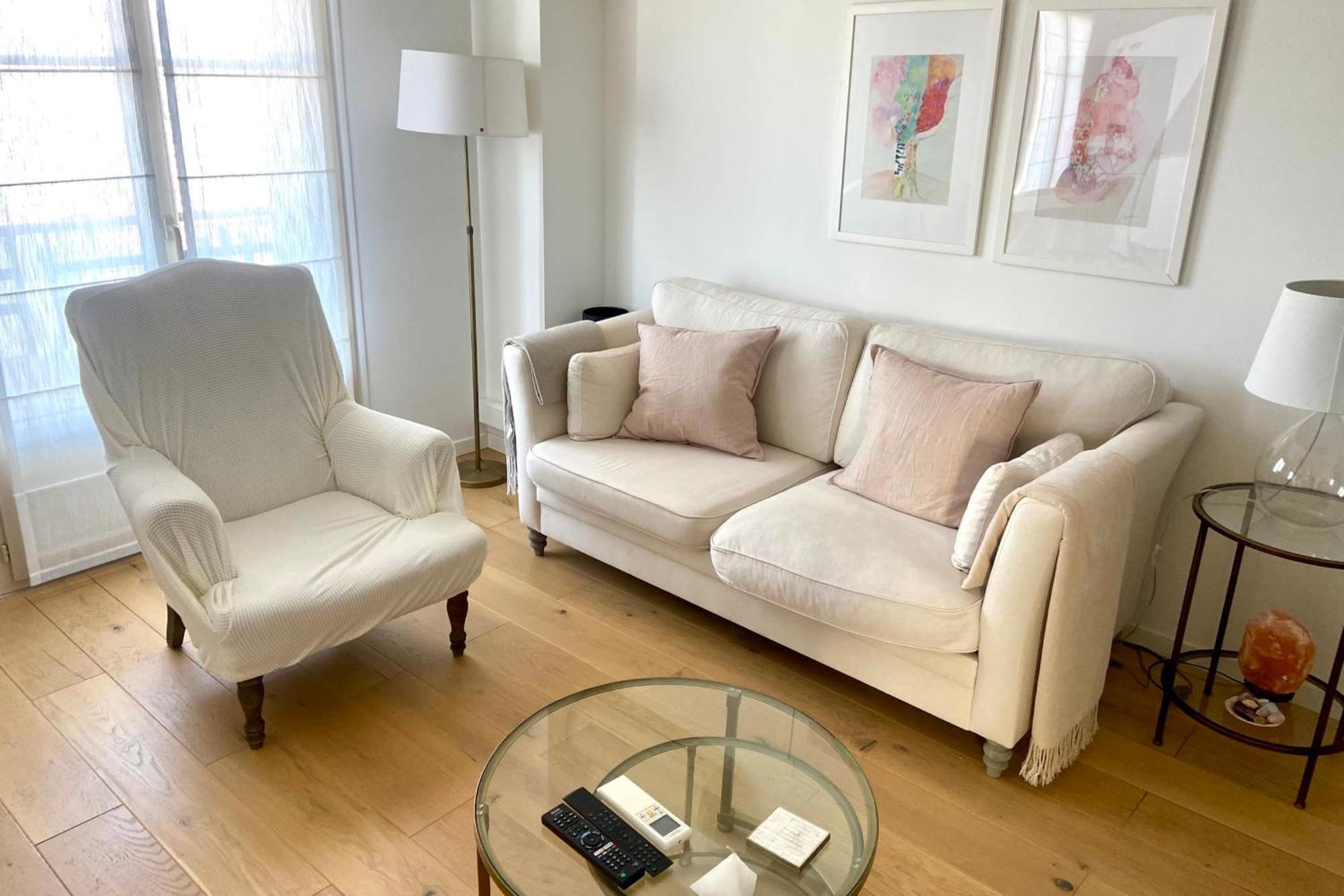 Bright 50 M With Balcony Apartment