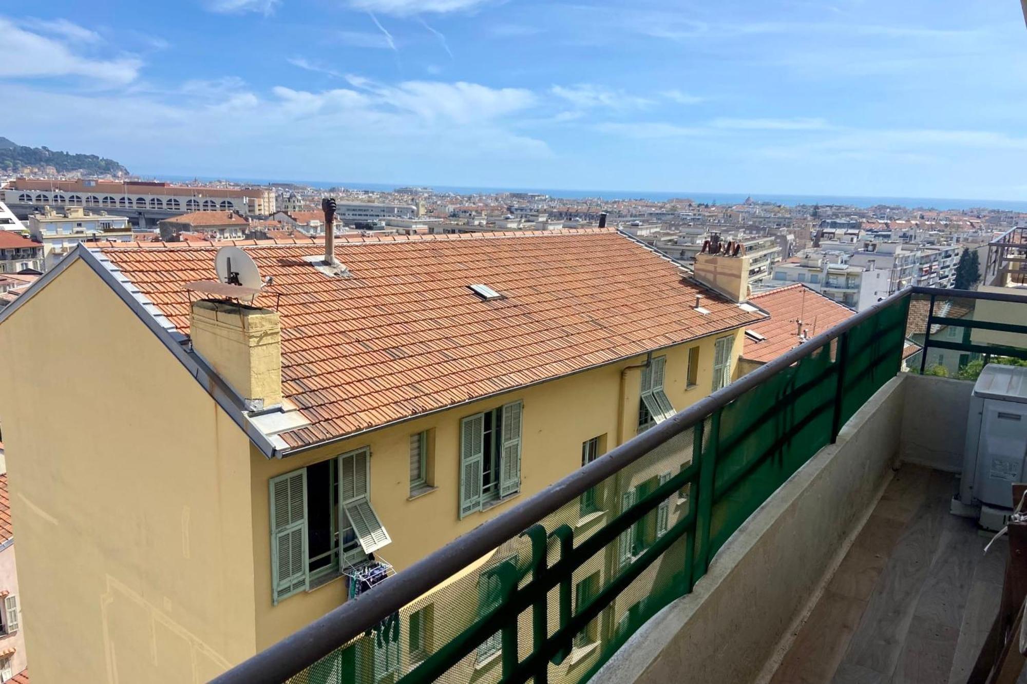 Bright 50 M With Balcony * Nice