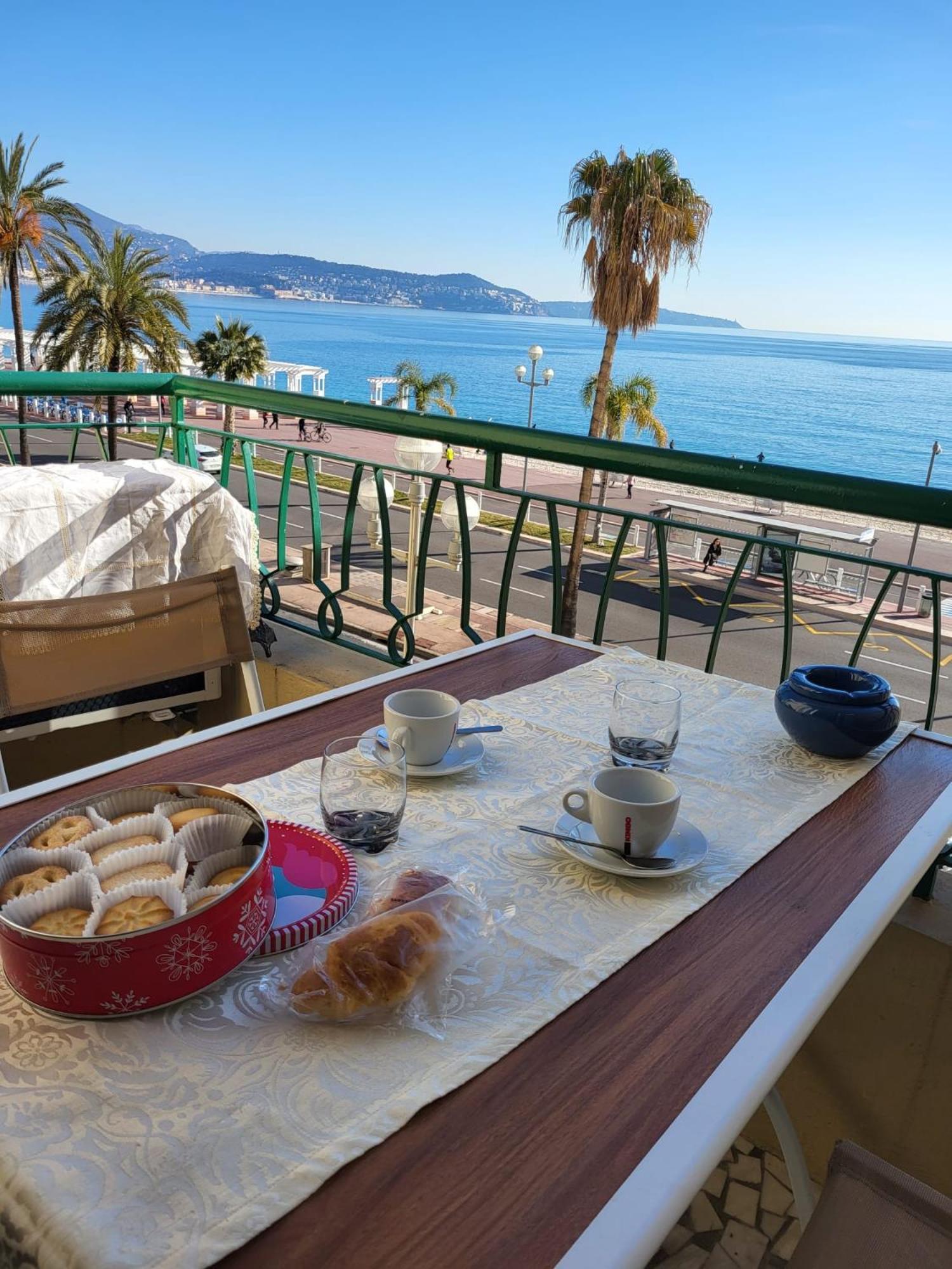 Promenade Des Apartment