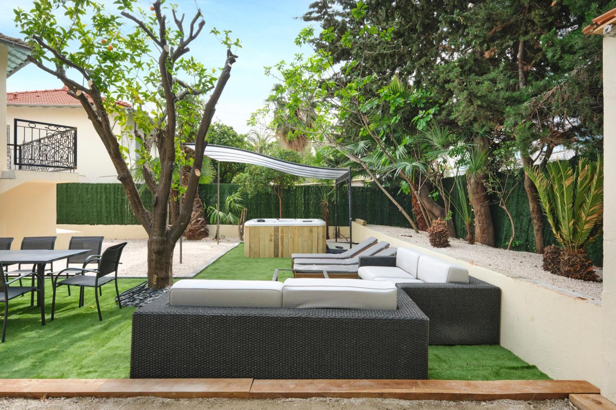 Des Pergolas Au Pied Du Tram ,a 5 Min Des Plages , 15 Min Du Centre , Jacuzzi Villa *