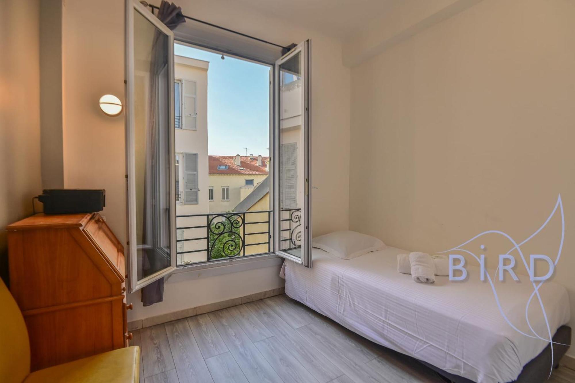 Bright In The Heart Of Apartment Nice