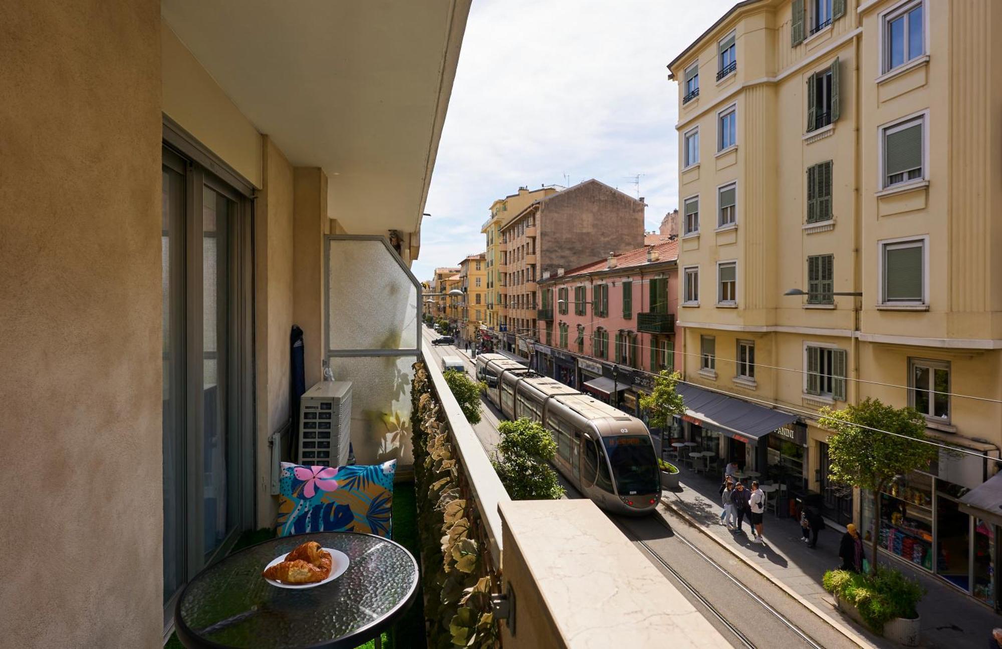 Moderne 2/3 Pieces Pres Du Port Apartment