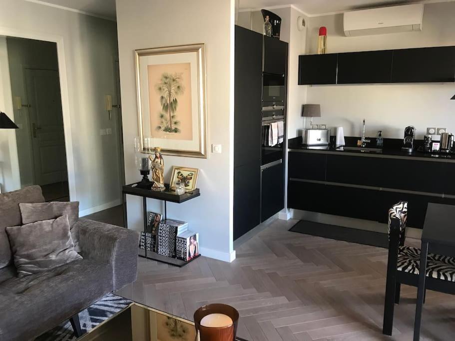 Stylish 4-star Cocoon In The Heart Of Le Marais Nicois Apartment Nice