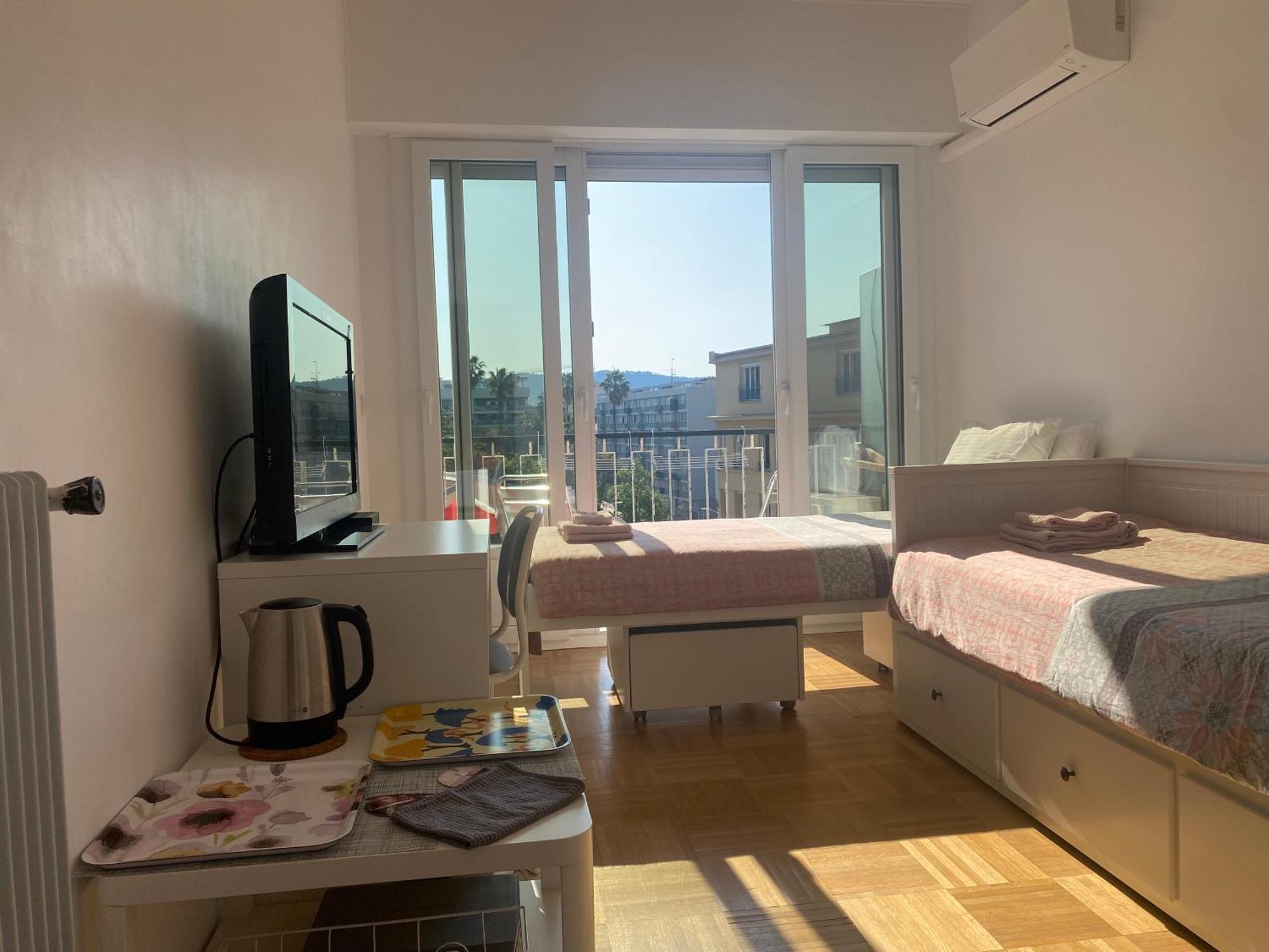 Homestay Mirela's Private With Key, Ac, Lift & Balcony In The Center Of On The Cote D'azur