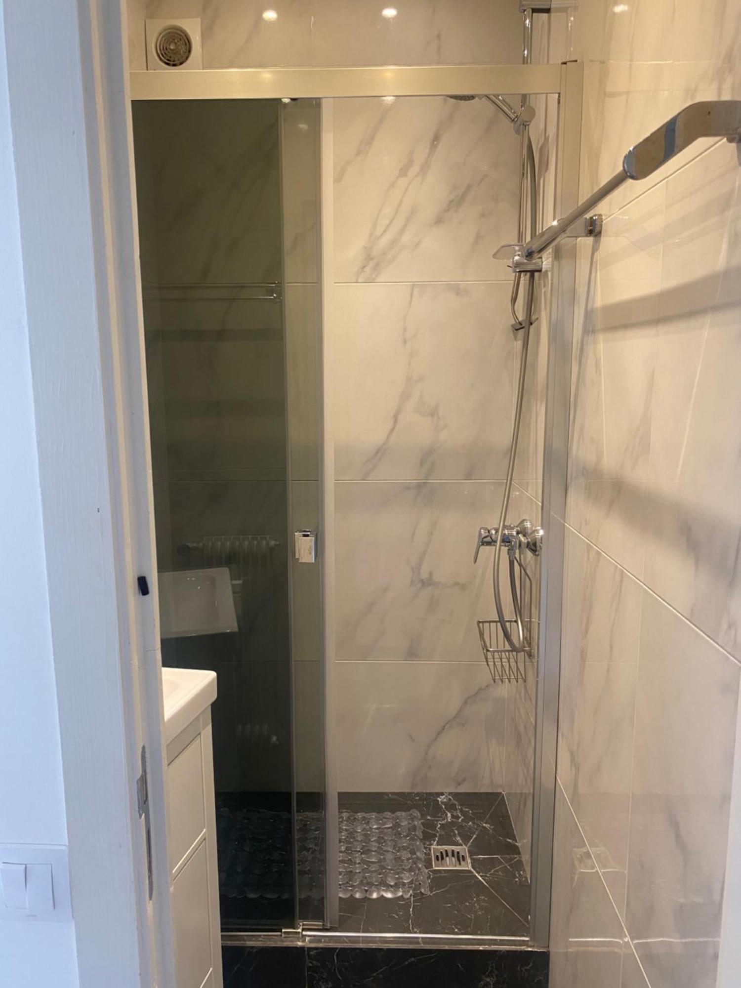 Mirela's Private With Key, Ac, Lift & Balcony In The Center Of On The Cote D'azur Nice