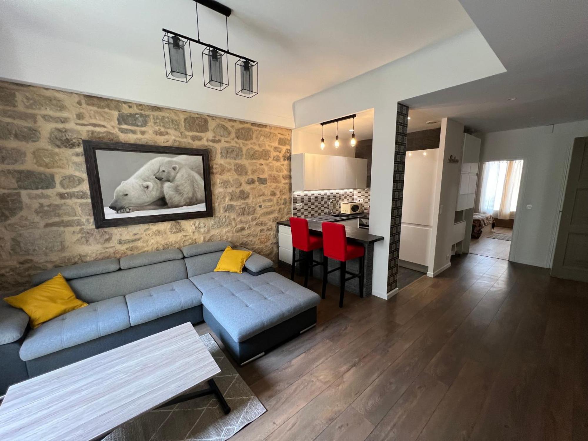 Belle Perle Rare Port De Nice