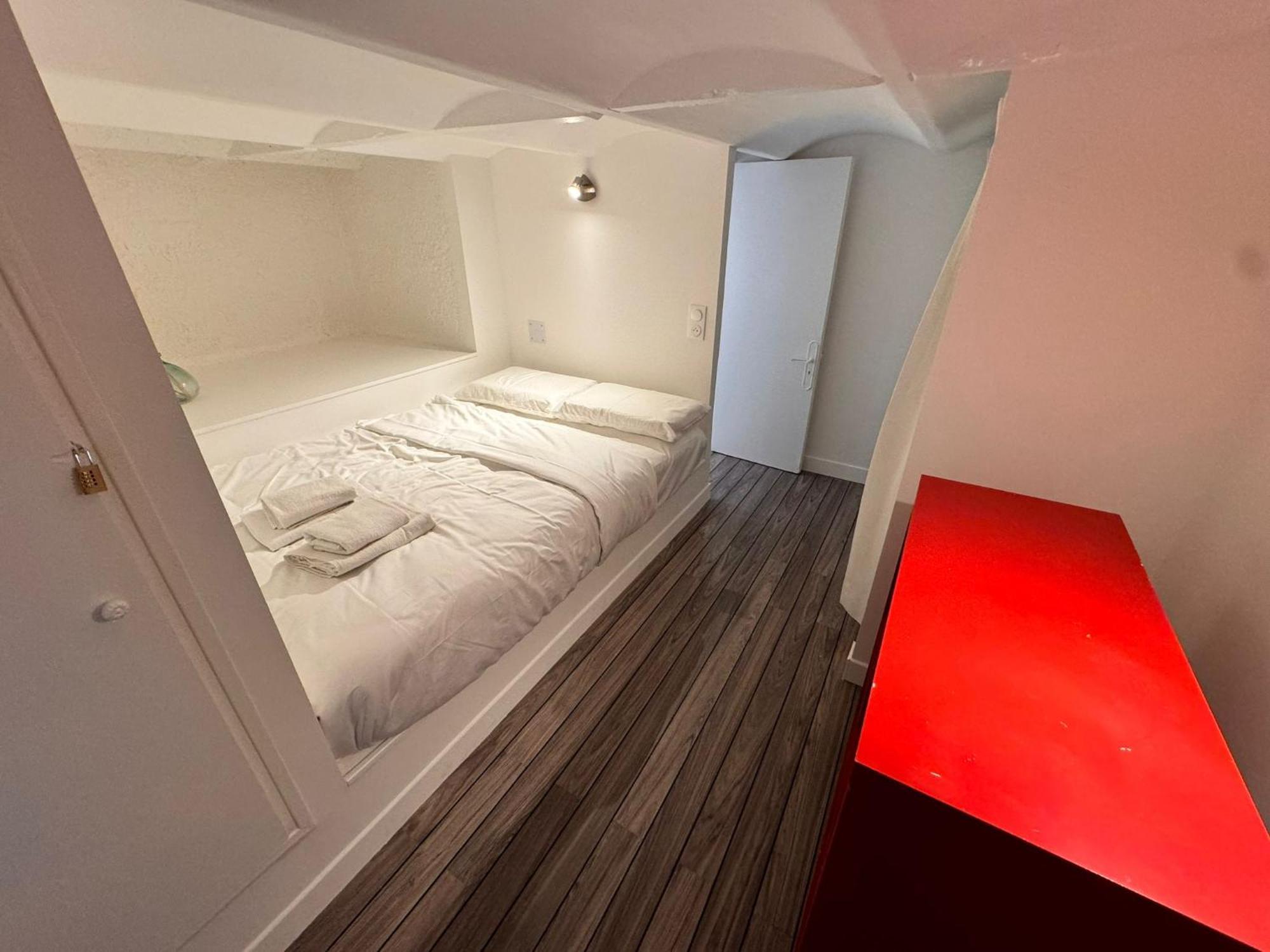 Apartment Carre D'or: Very Calm Cozy 2br, With Wi-fi