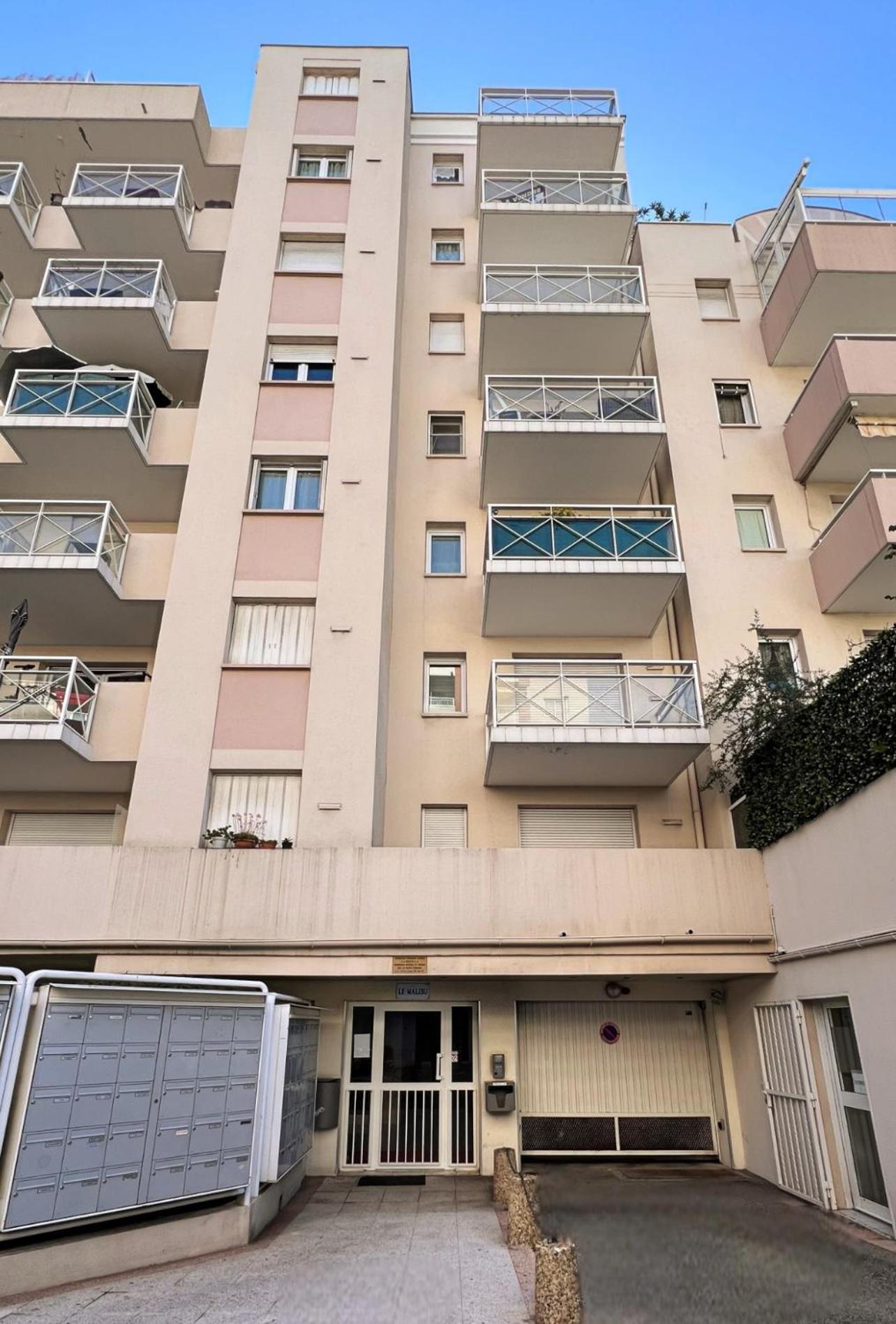Riviera Apartment