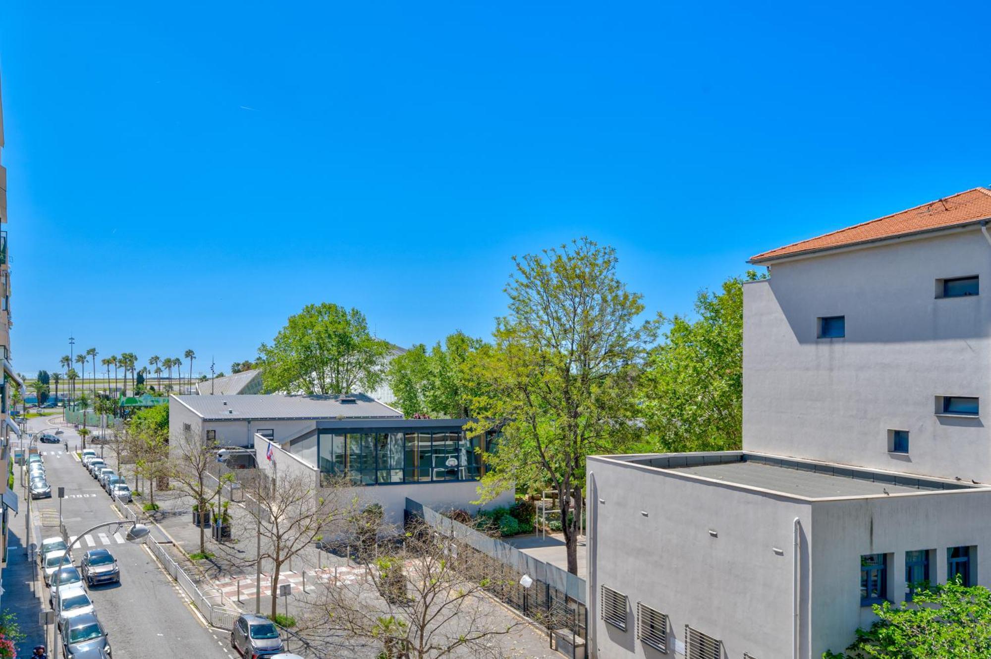 Confortable 2 Pieces 54 M2 Proche De La *