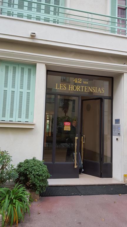 Les Fleurs Apartment