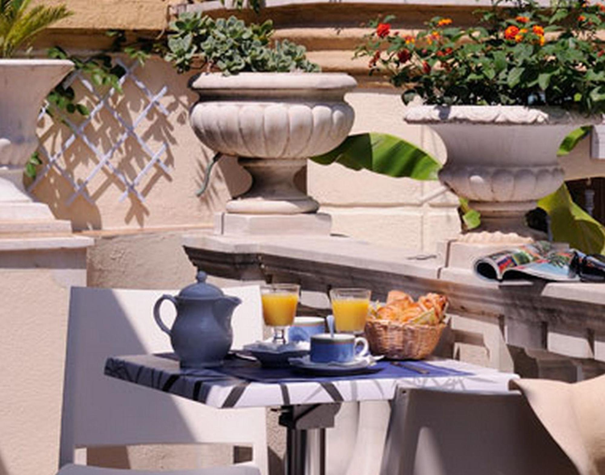Hotel Saint Hubert 2*
