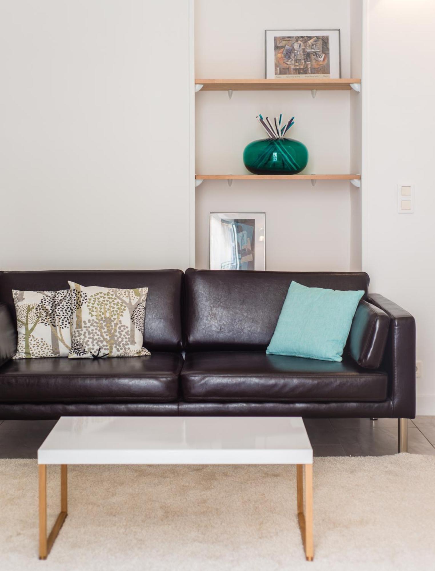 Modern 2-bedroom Center