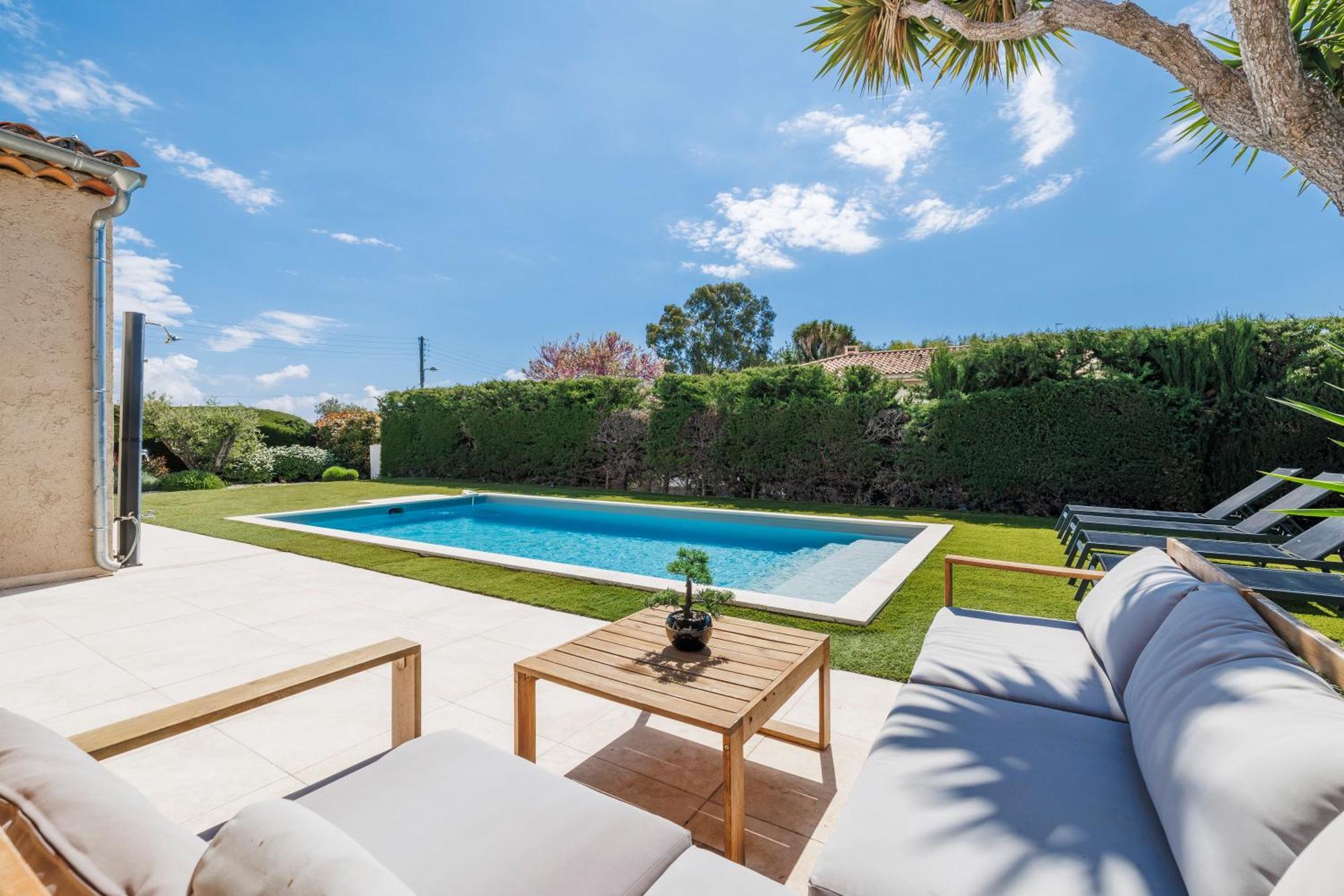 Renting - Bellet - Live A Dream Pool 3 Bedroom Garden Parking