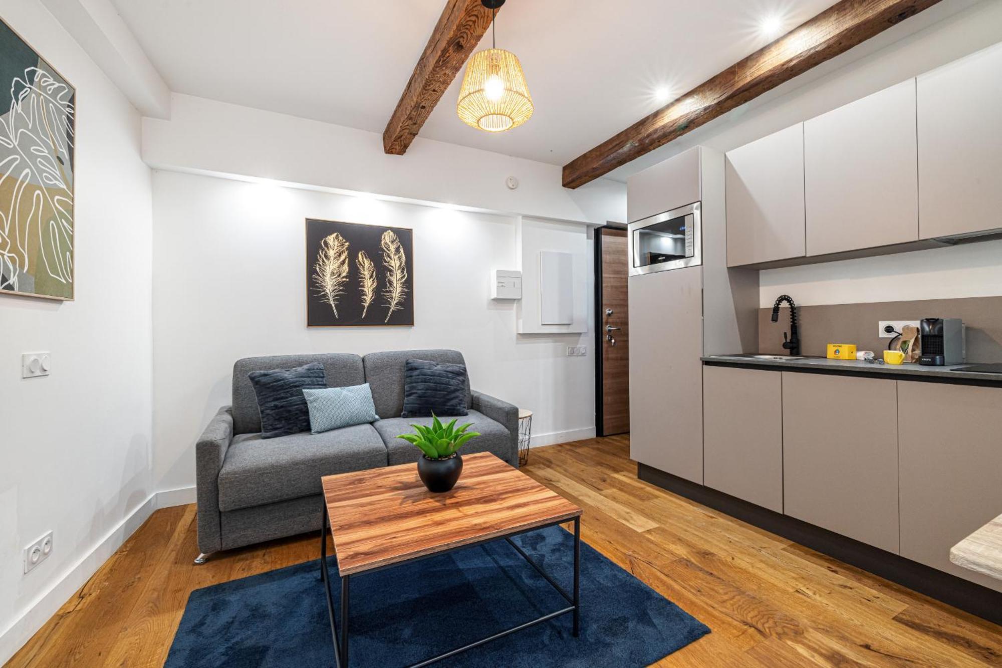 Apartment Pretty & Quiet In Port Area Nice