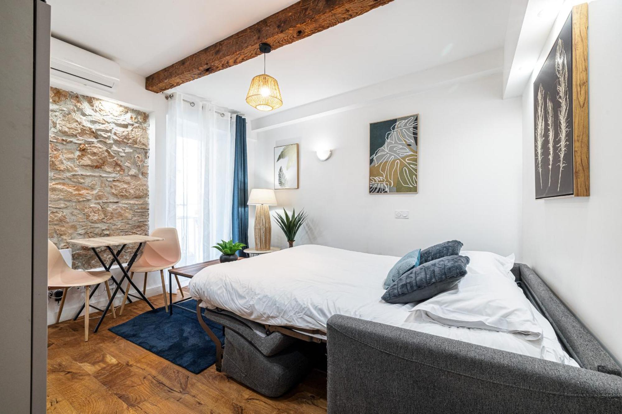 Apartment Pretty & Quiet In Port Area Nice