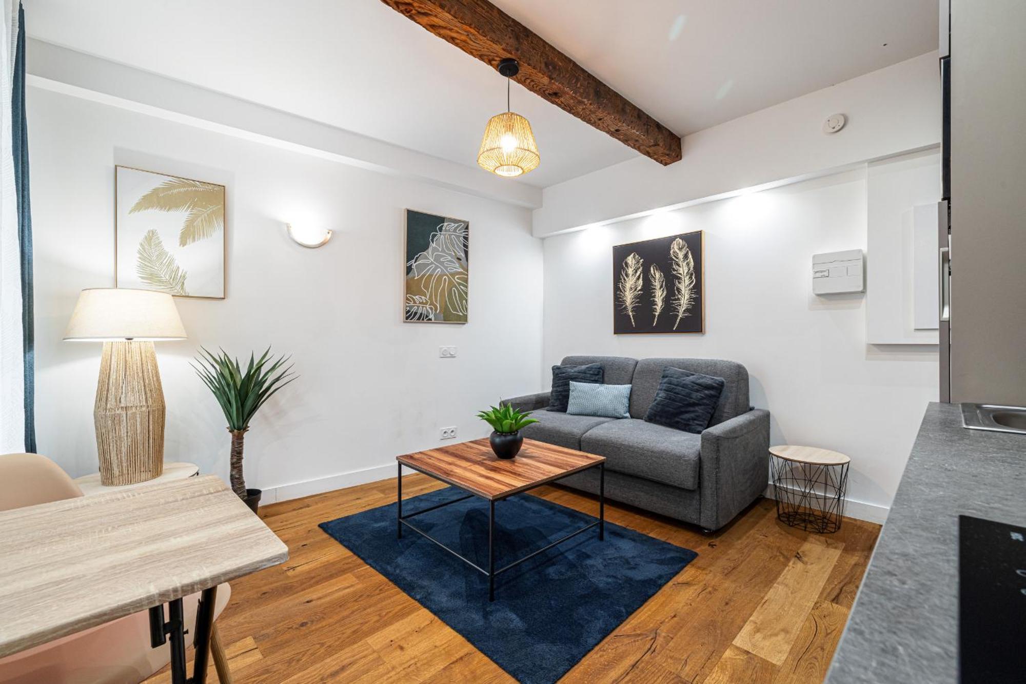 Apartment Pretty & Quiet In Port Area Nice