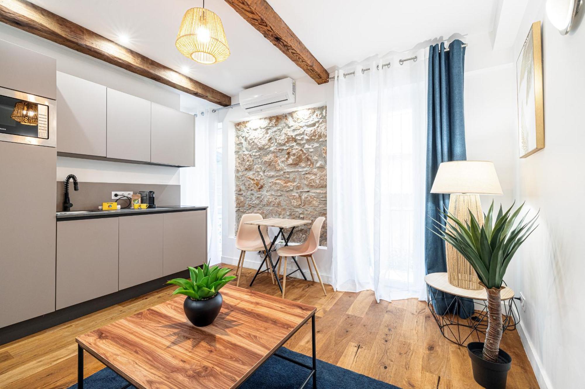 Apartment Pretty & Quiet In Port Area Nice