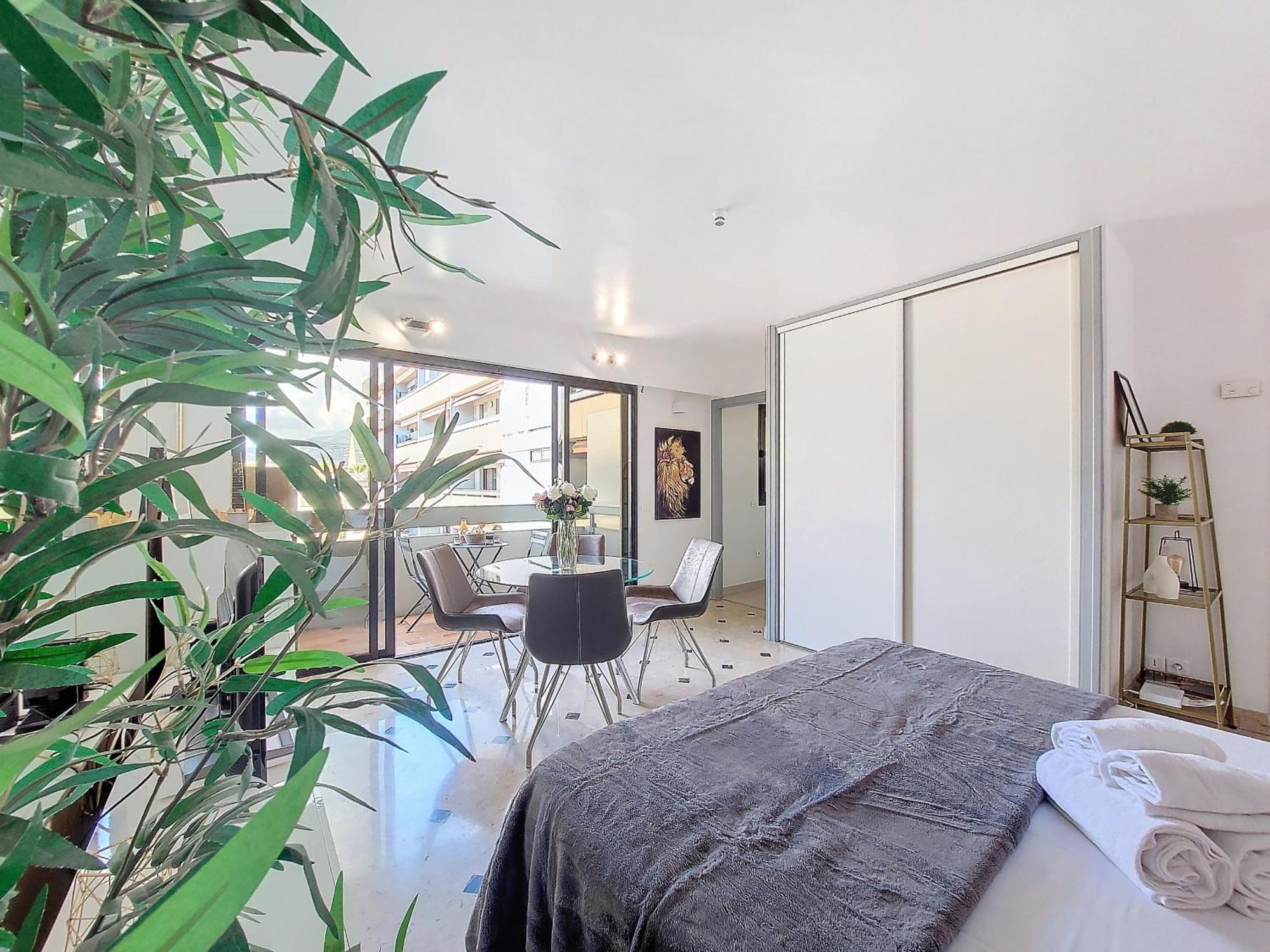 Apartment Nestor&jeeves - Pop Art - - Balcony *