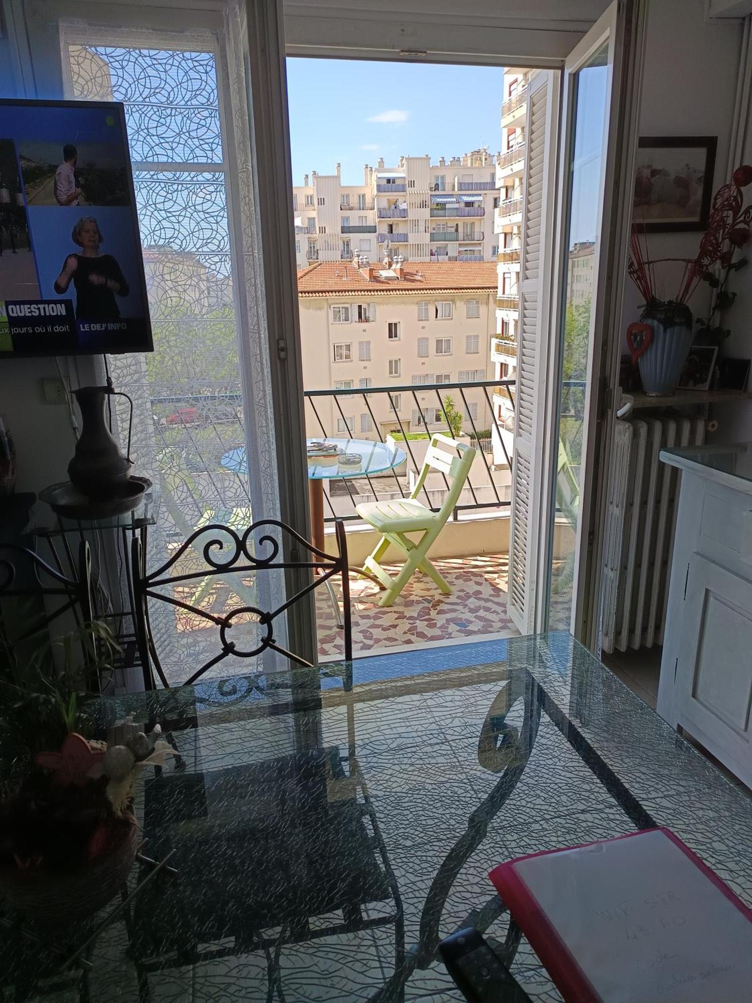 Appartement 2 Pieces Proche Aeroport *