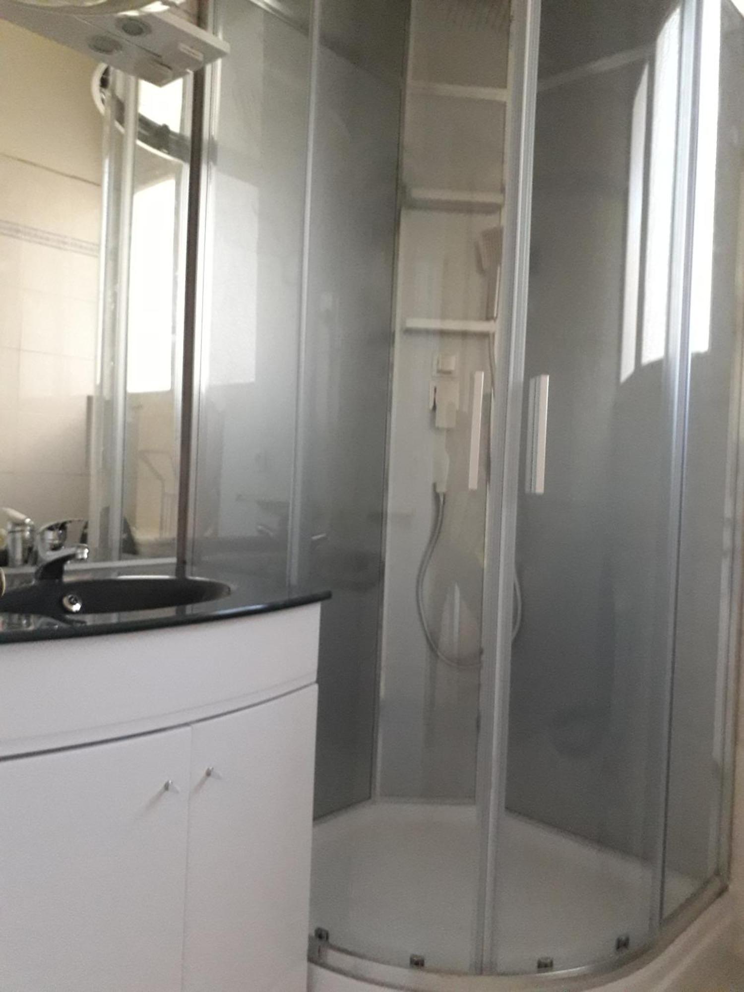 Centre- Small Pied-a-terre Near Beaches * Nice