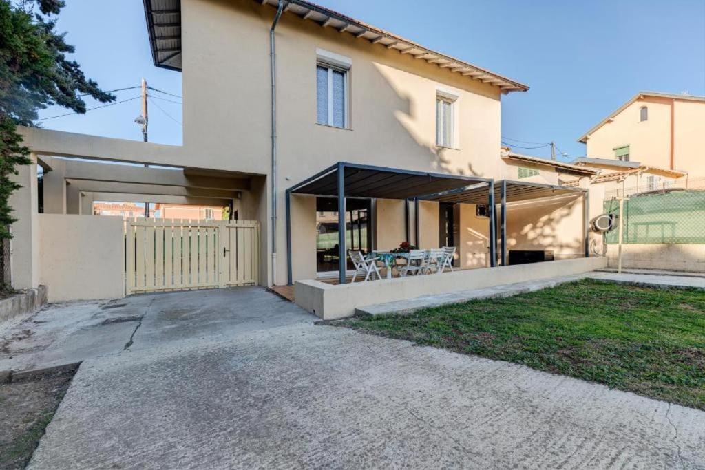 Maison 6 Personnes Avec Jardin Et Parking Prive Villa *