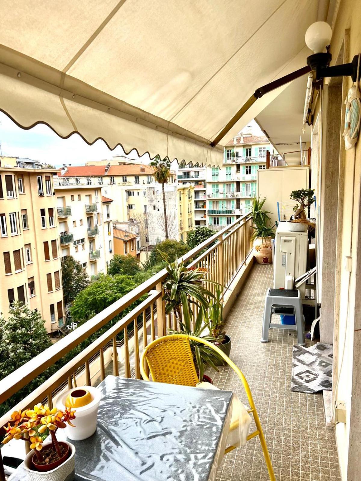 Center Aviva's-home * Nice