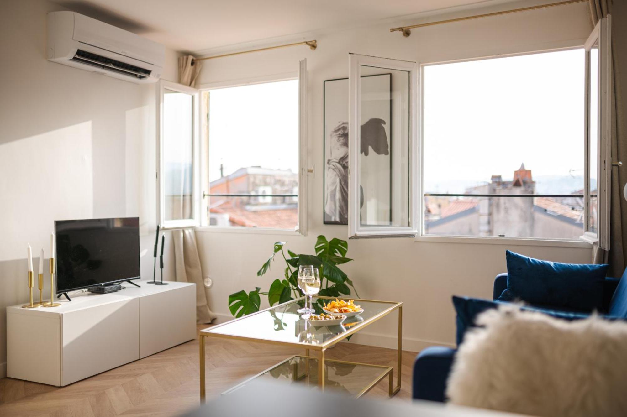 Stunning In The Heart Of Old Town Apartment Nice