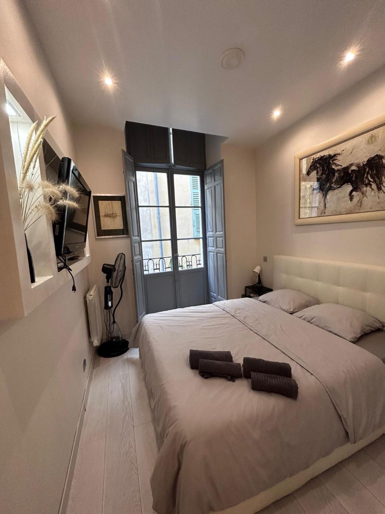 Luxury In The Heart Of Old Town Nice. Apartment