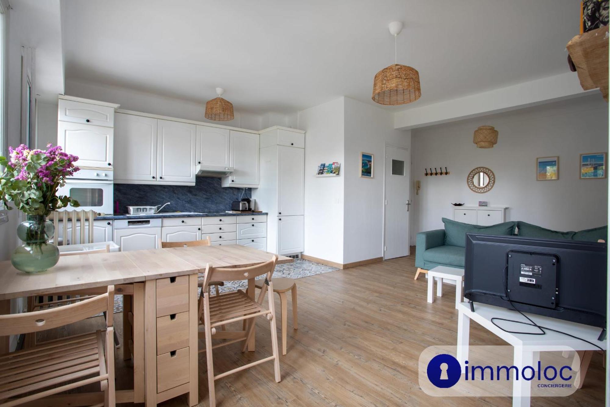 With Air Conditioning Liberation Apartment *