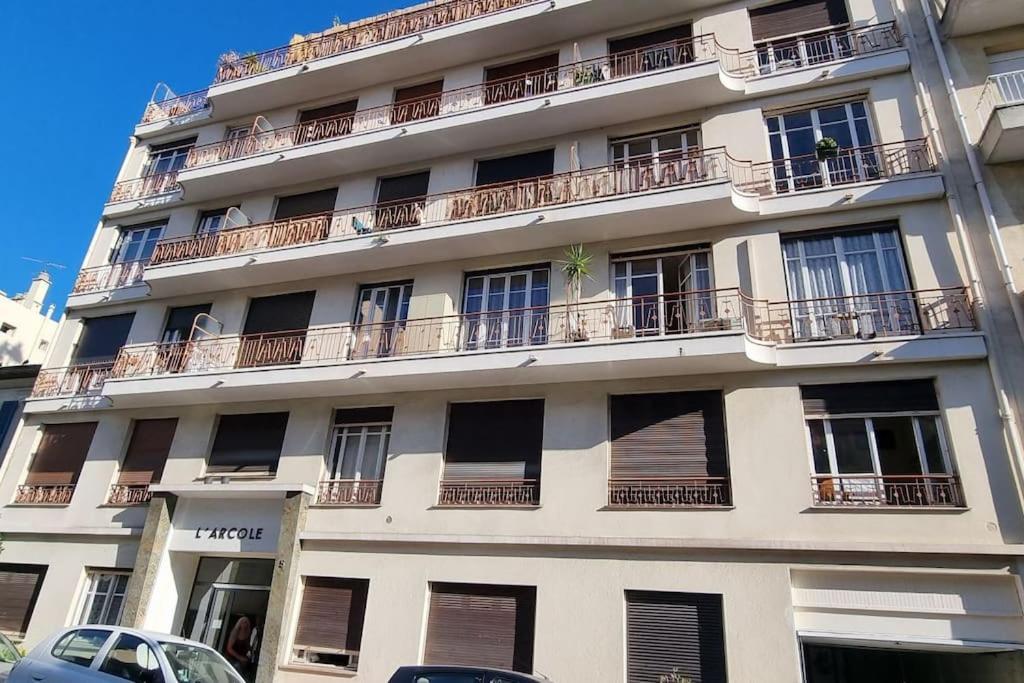 Renove, Centre, Proche Commodites Apartment